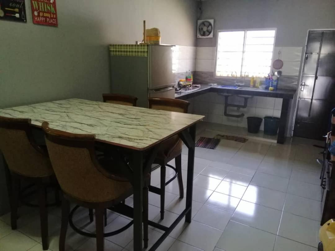 Homestay Perpaduan, Taman Bercham Raya Ulu Kinta Ipoh Perak Kampong Batu Lapan  Eksteriør bilde